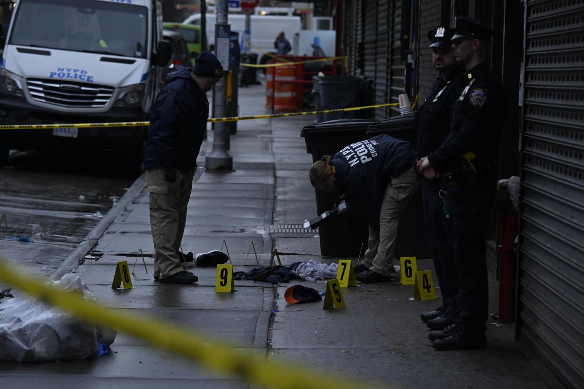 Queens police shoot and kill knife-wielding man after he fought with woman: cops 3