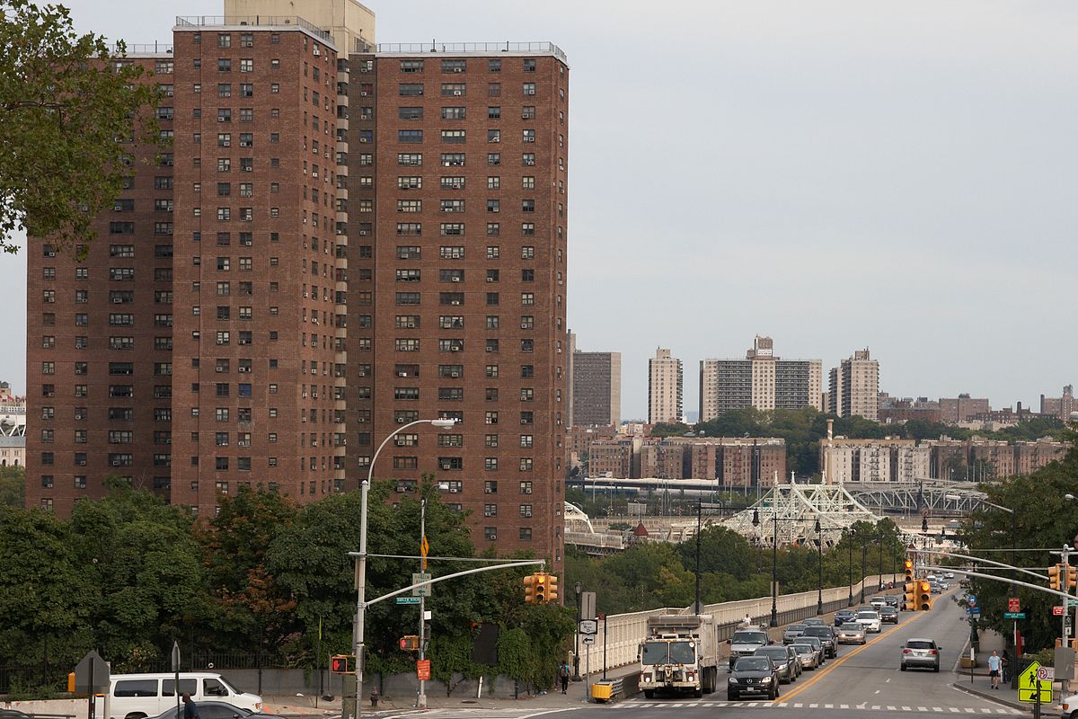 1200px-Polo_Grounds_Towers_at_W_155th_St,_Manhattan