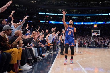 Knicks star Jalen Brunson celebrates