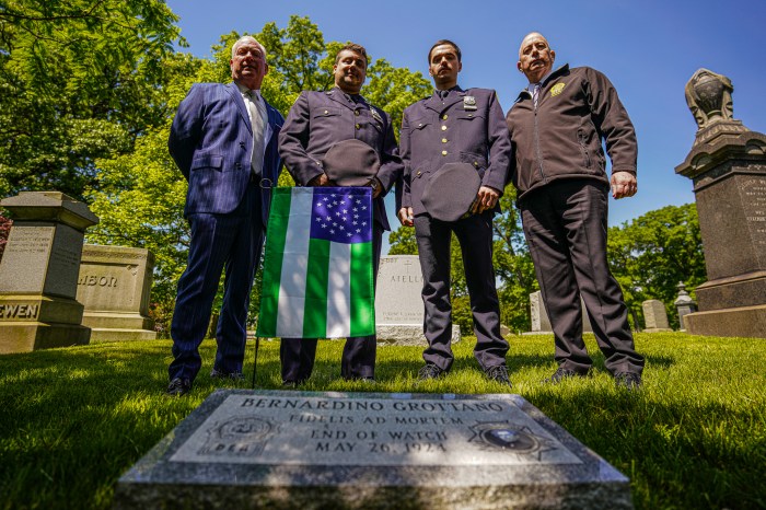 Family of Brooklyn cop at tombstone of officer killed 100 years ago