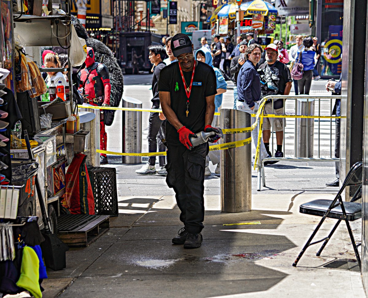 Machete attack in Times Square leaves man hospitalized, three perps in custody 5