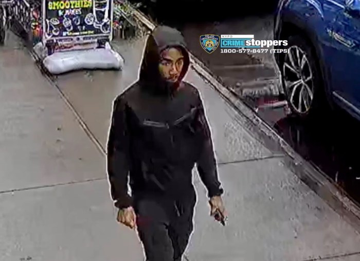Suspect involved in East Harlem rape attempt at Verizon store
