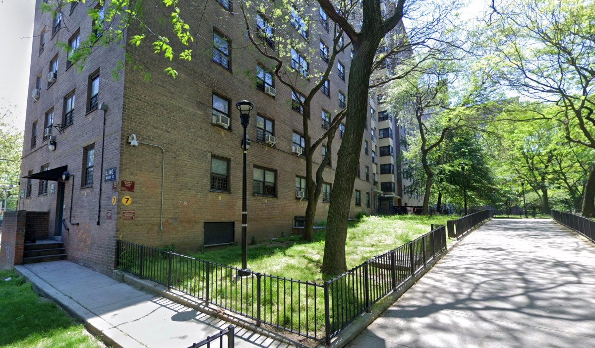 Brooklyn shooting at public housing complex leaves man dead, another grazed multiple times by bullets 2 Brooklyn public housing complex where shooting occurred