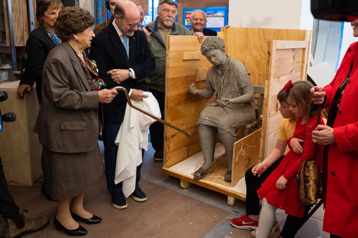 95-year-old retired seamstress reunited with 40-year-old sculpture of herself in Little Italy 8