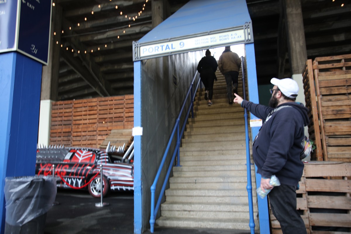 yankee stadium tour entrance