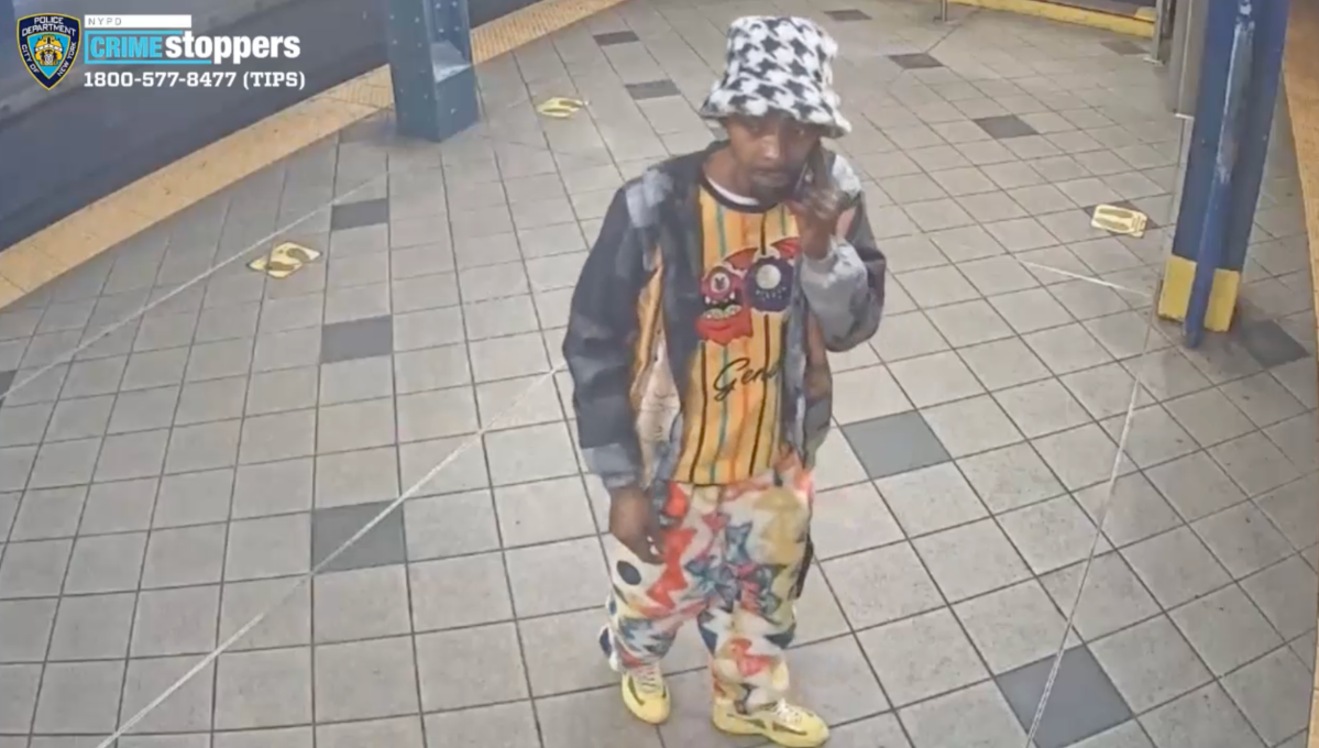 suspect in colorful clothes wanted for Midtown train robbery