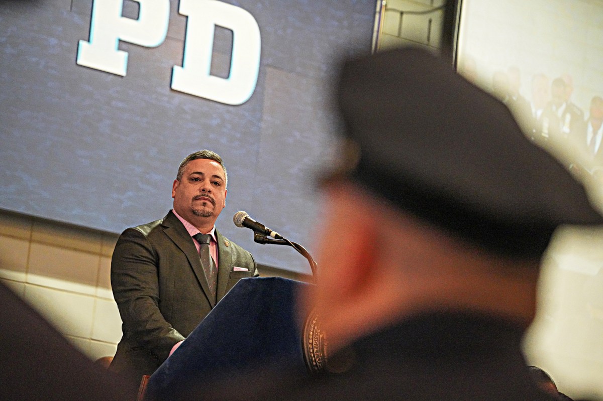 NYPD officer who shot Harlem cop killer receives Medal of Honor 6