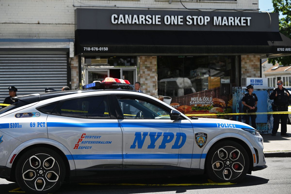 Suspects in Brooklyn bodega shooting still on lam after wounding two men 3