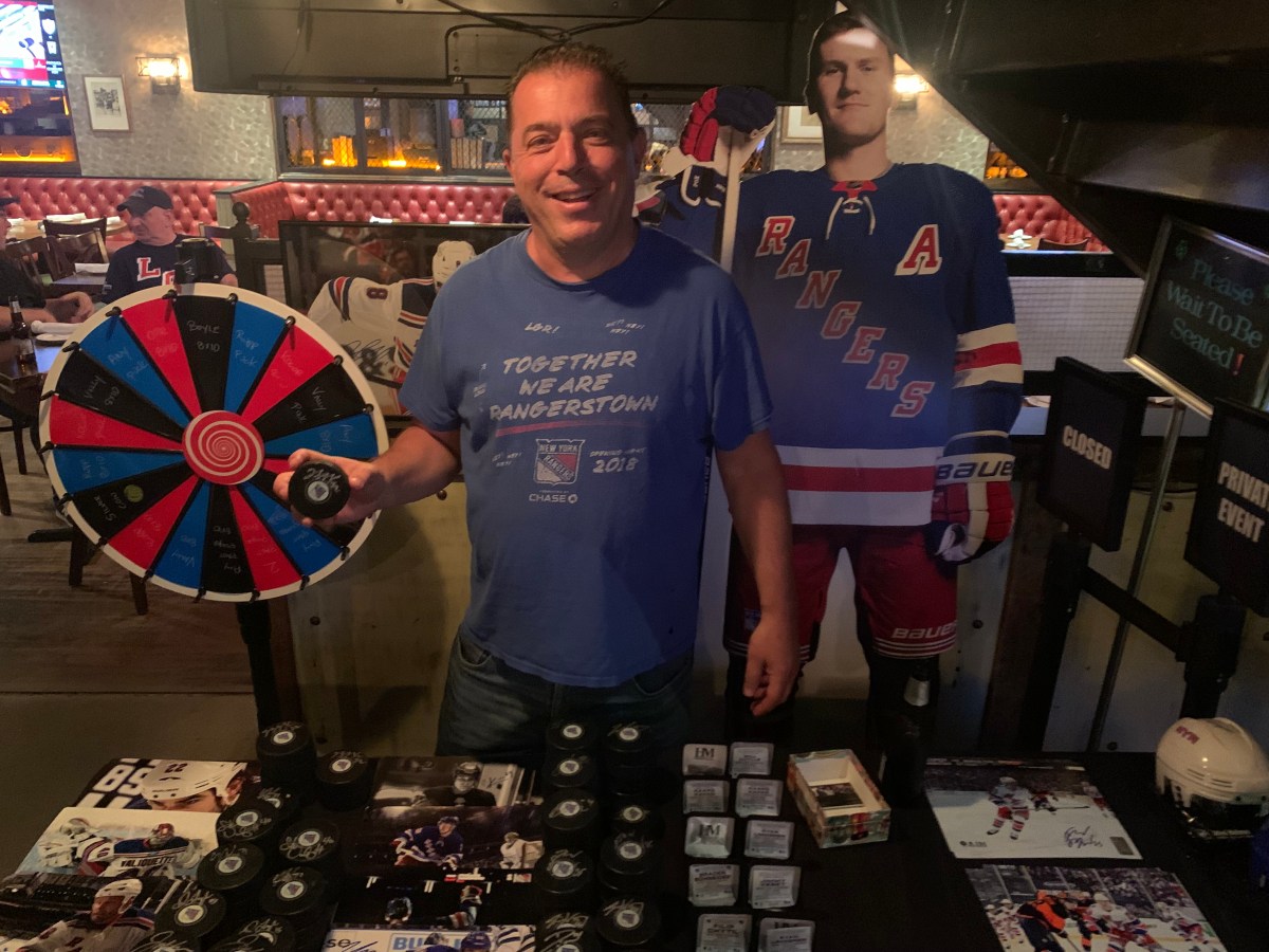 Rangers fans at Mustang Harry's react to the loss to the Florida Panthers 7