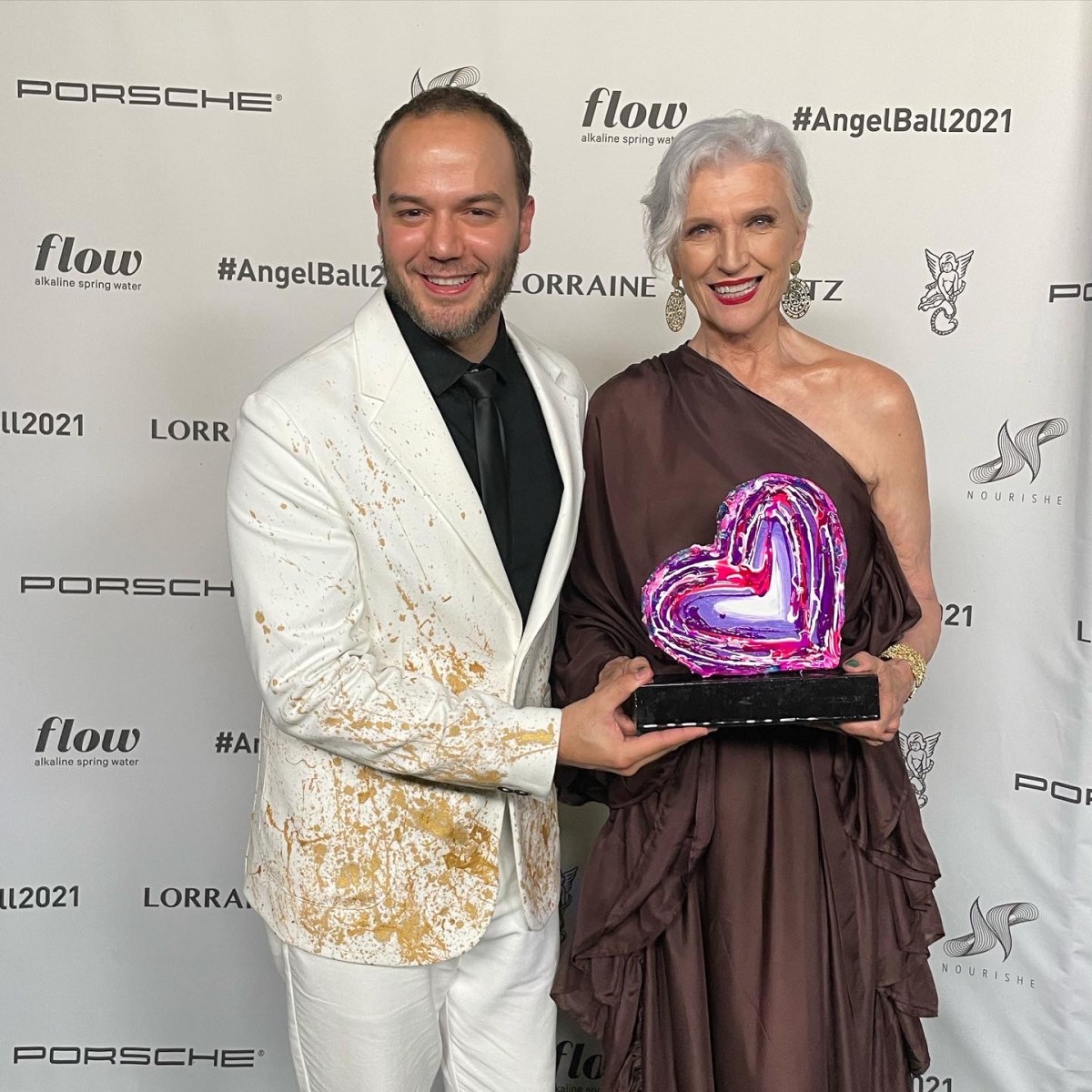 The healing power of love: Fer Da Silva's art shines bright 4