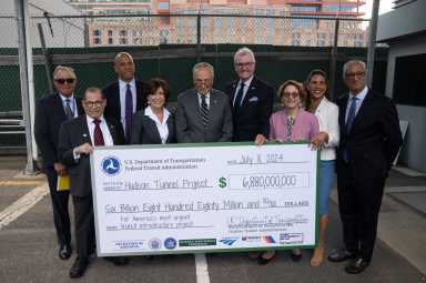 The feds have signed a funding agreement with New York and New Jersey that will finally get work underway on new train tunnels under the Hudson River.