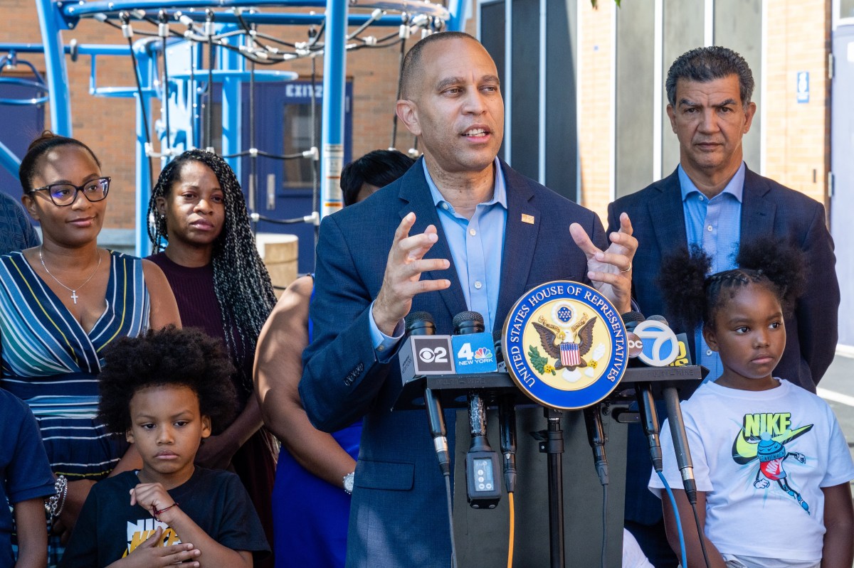 Dem House Leader Jeffries stands with Biden, as president faces growing calls to bow out of 2024 race 2