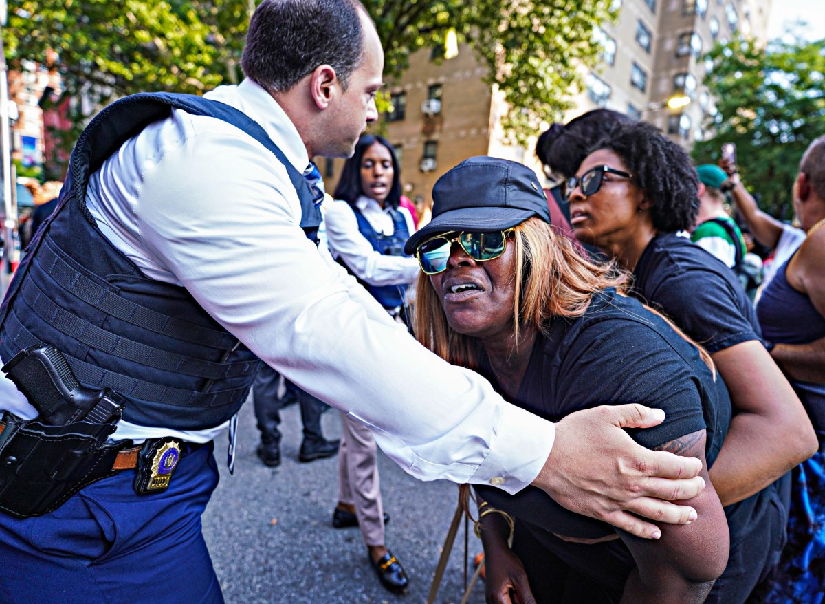 ‘Kill him’: Kips Bay locals pummel man who allegedly killed woman and tossed her body in trash 11