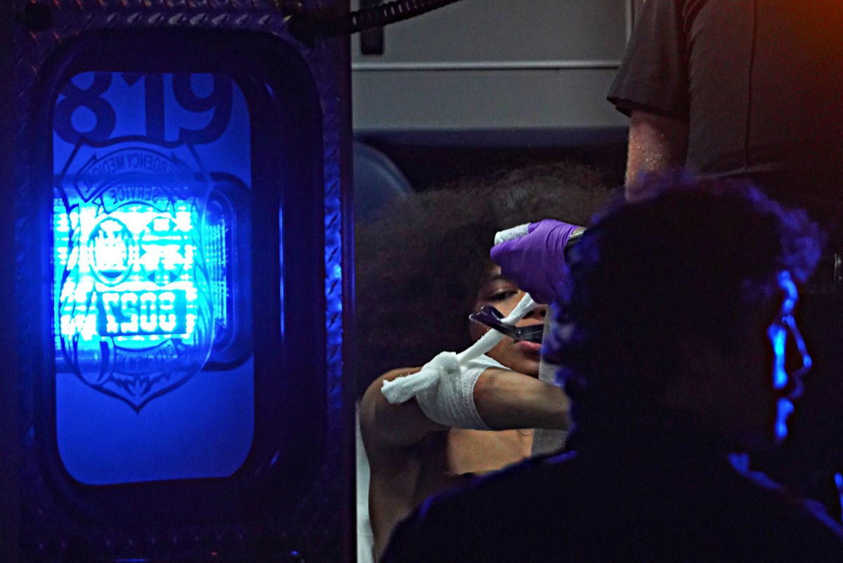 Teen stabbed outside Manhattan Dunkin' shop following argument: cops 7
