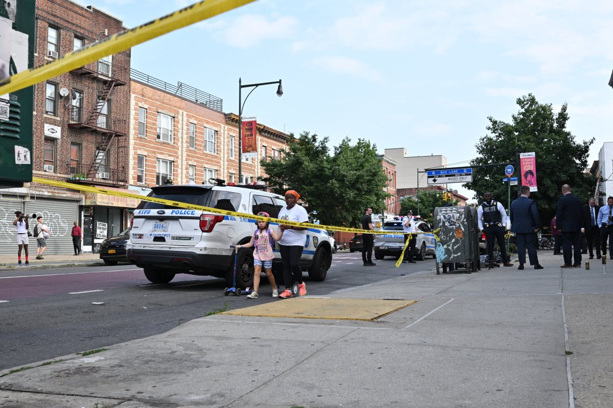 Brooklyn detectives looking for suspects in wild triple shooting that left three people wounded 5