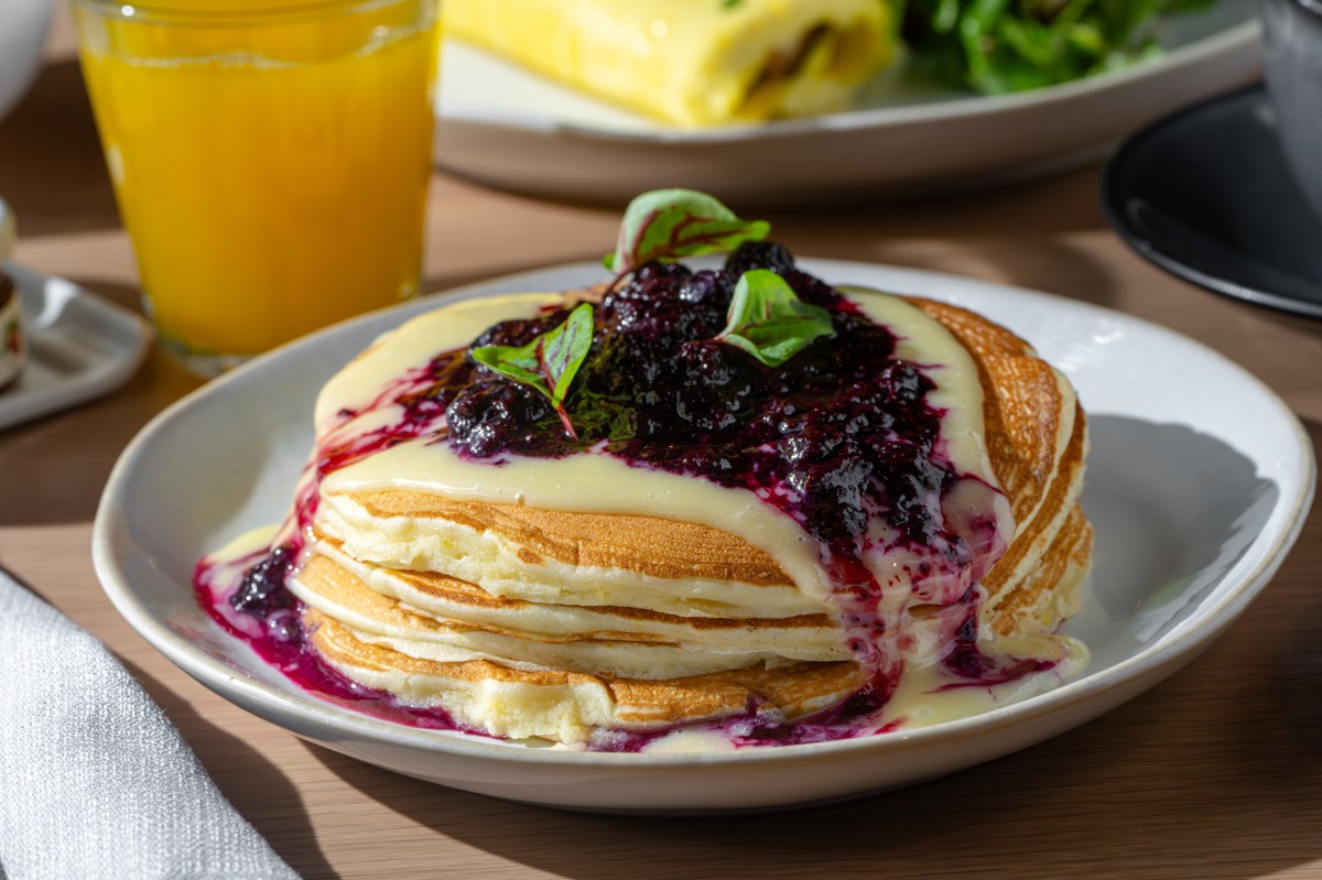 Midtown’s newest breakfast spot is on Point (Seven) 2 blueberry pancakes
