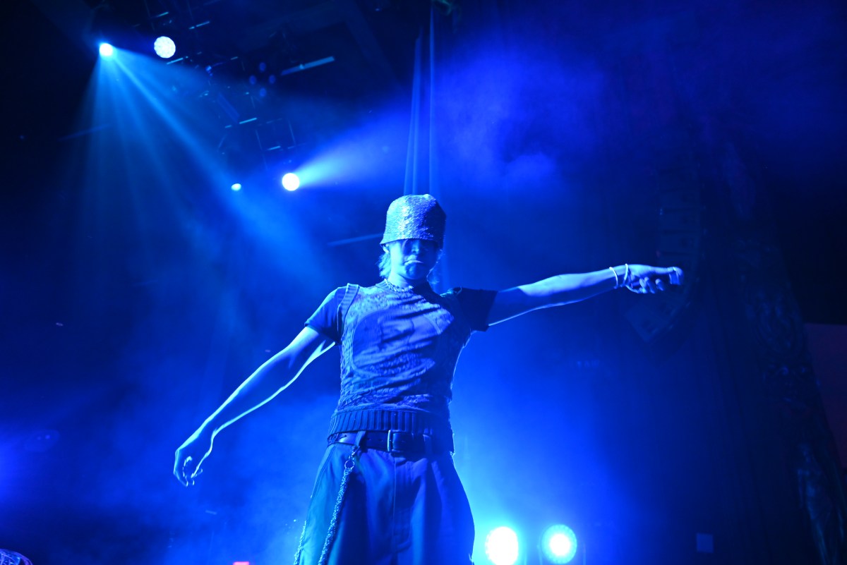 R&B singer Colde’s ‘Blueprint’ to the soul at the Brooklyn Paramount 2 Hundreds of adoring fans cheered for Colde.
