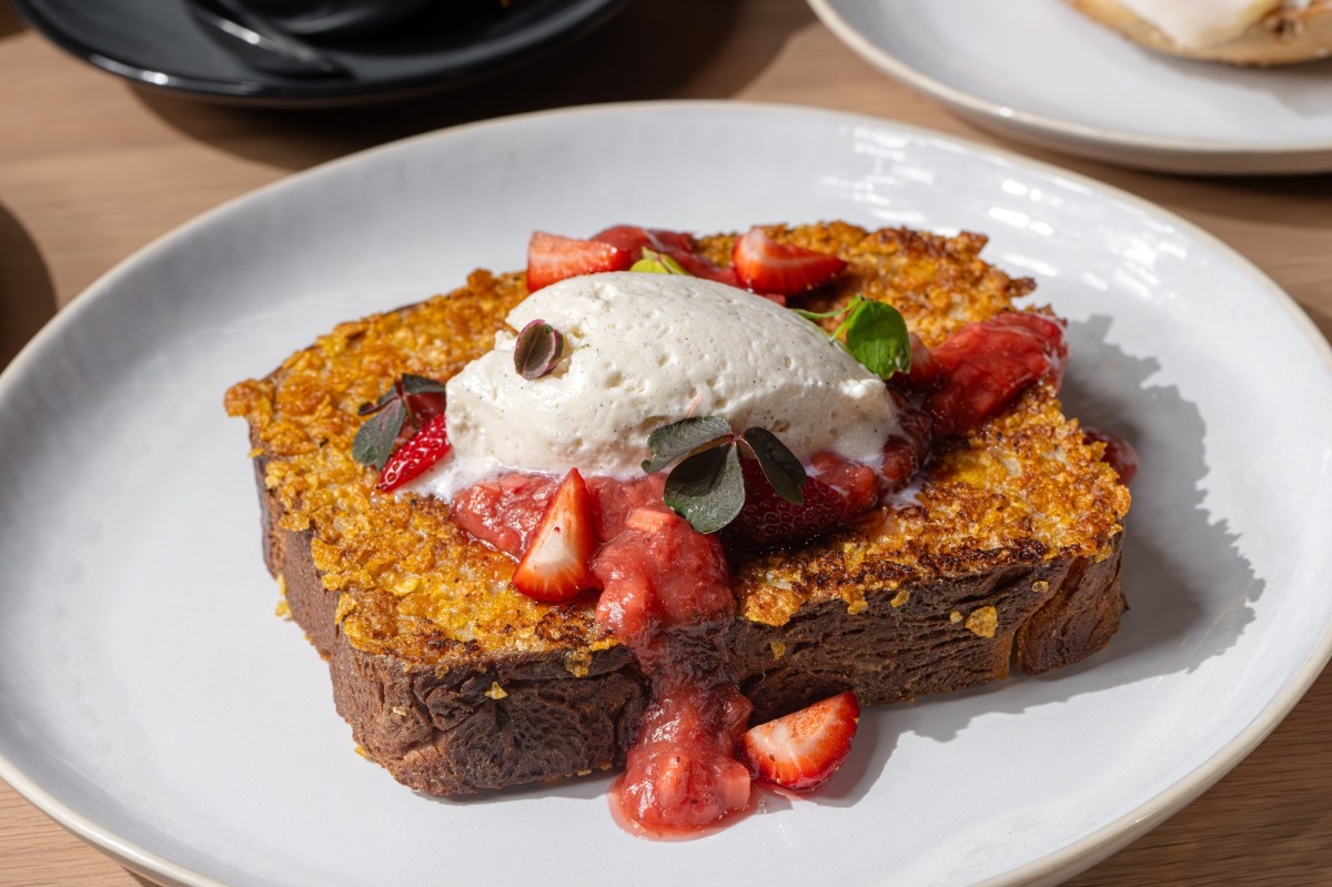 Midtown’s newest breakfast spot is on Point (Seven) 4 french toast with strawberries and cream