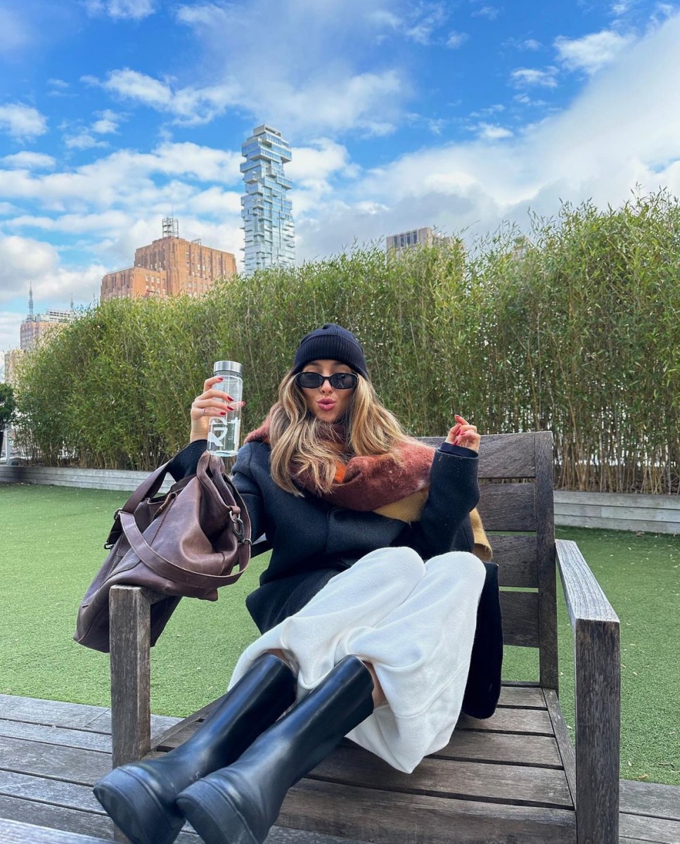 Liv Schreiber knows the secret to making friends after college 4 Schreiber poses in Tribeca, tagging her outfit details on Instagram in a January 3 post.