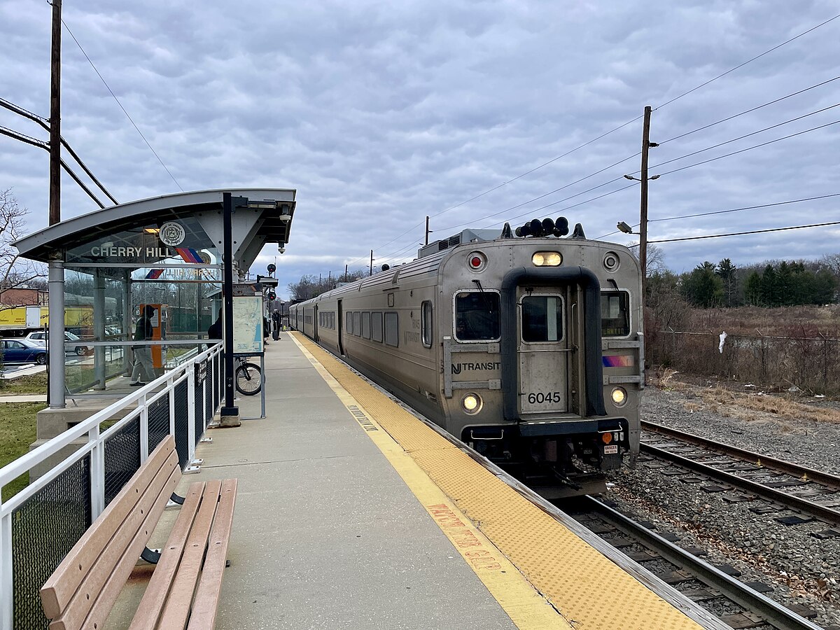 NJ_Transit_Comet_V_6045_EB_at_Cherry_Hill_station