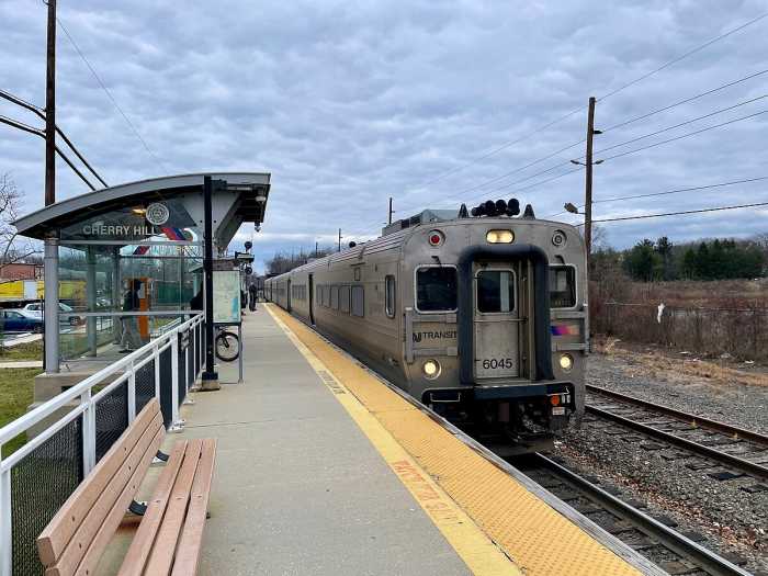 NJ_Transit_Comet_V_6045_EB_at_Cherry_Hill_station