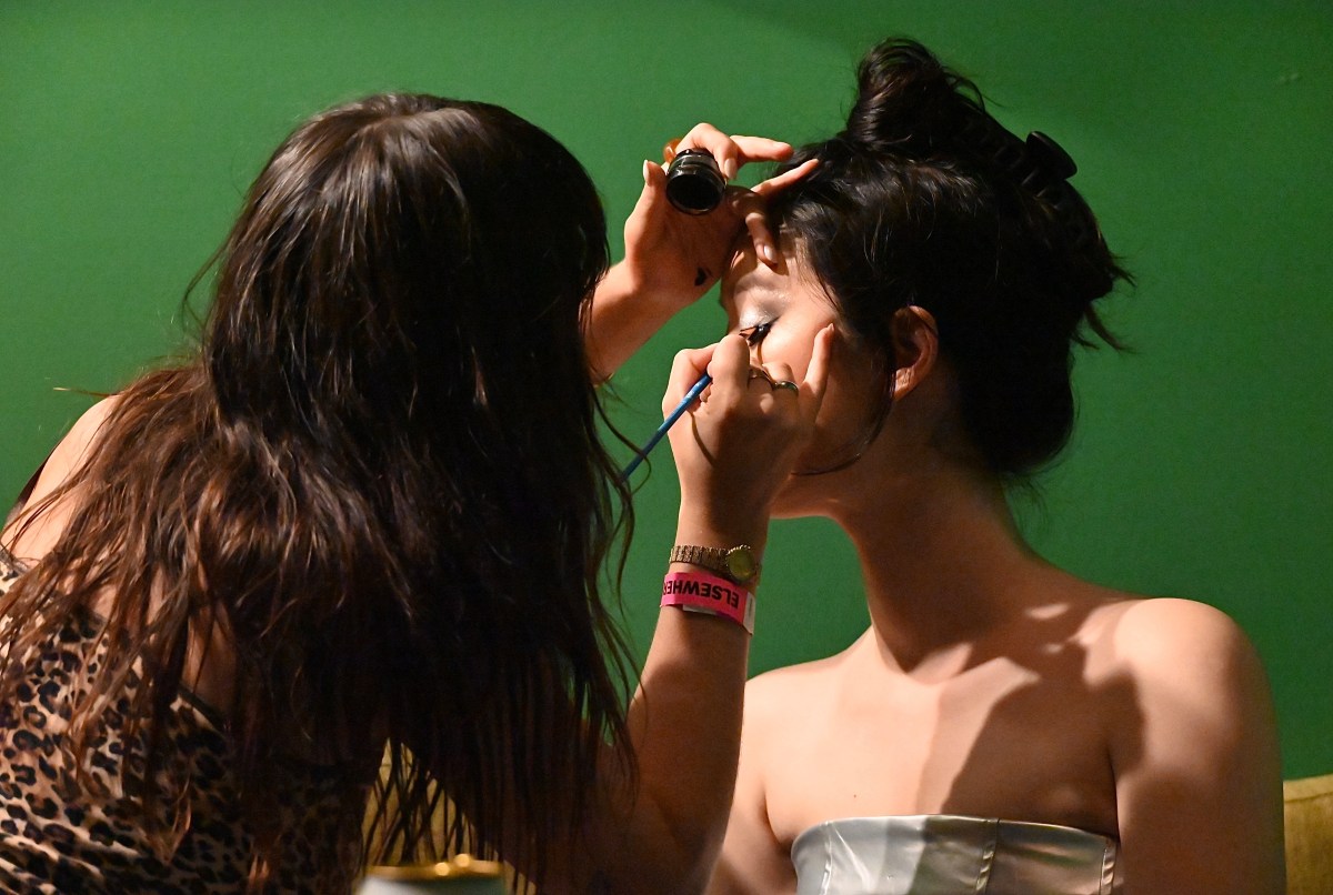 Backstage with SAAY: South Korean R&B singer makes NYC debut in Brooklyn 2 SAAY gets her makeup done backstage.