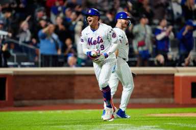 Brandon Nimmo celebrates home run Mets Phillies