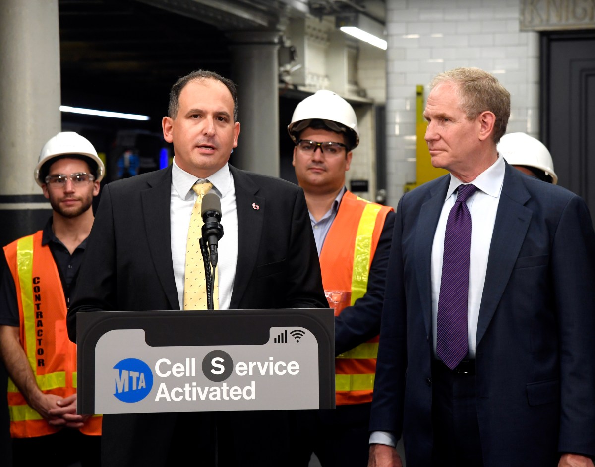 42nd Street Shuttle now fully equipped with 5G as MTA plans to connect all tunnels with cell service 3