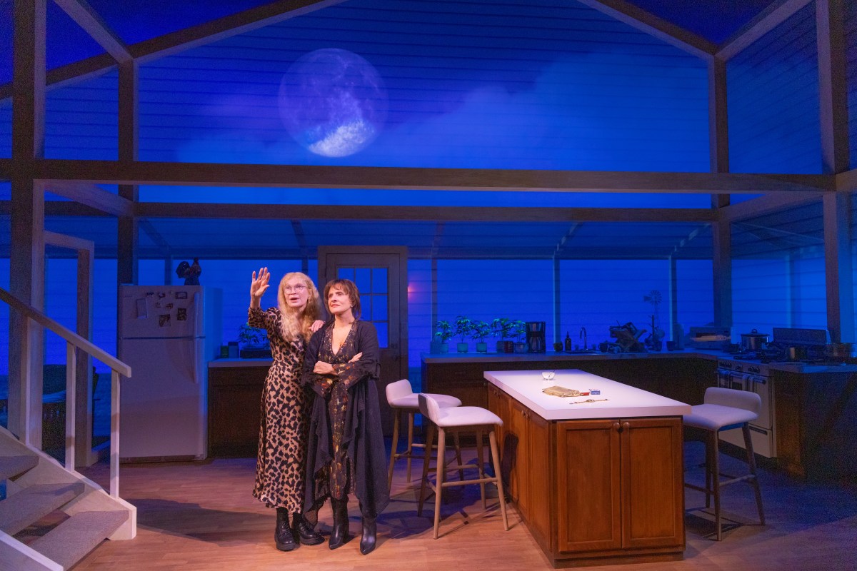 Review | 'The Roommate' shows Patti LuPone and Mia Farrow as the new 'Odd Couple' 2 Patti LuPone and Mia Farrow in "The Roommate."