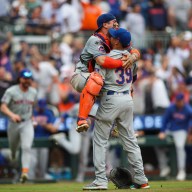 Alvarez Diaz celebrate Mets make playoffs