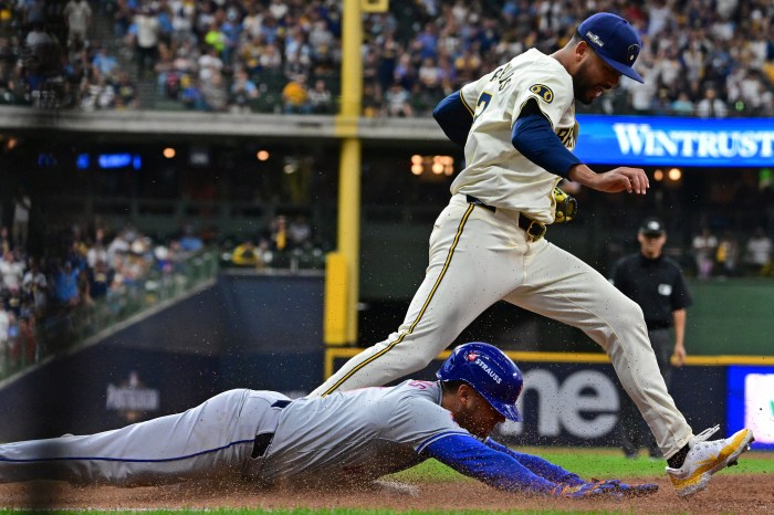 5-run rally in 5th sparks Mets to Game 1 Wild Card win over Brewers, 8-4 2 Jose Iglesias beats out play Game 1 Met Brewers