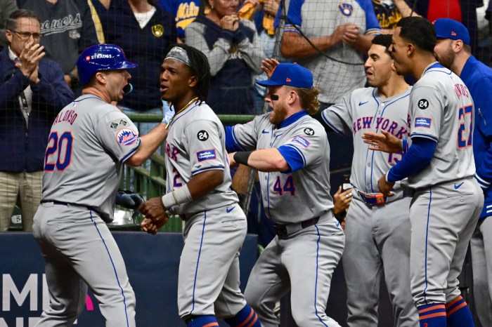 Pete Alonso staves off uncertain future with all-time Mets moment 3 Mets celebrate Pete Alonso home run Game 3 Wild Card