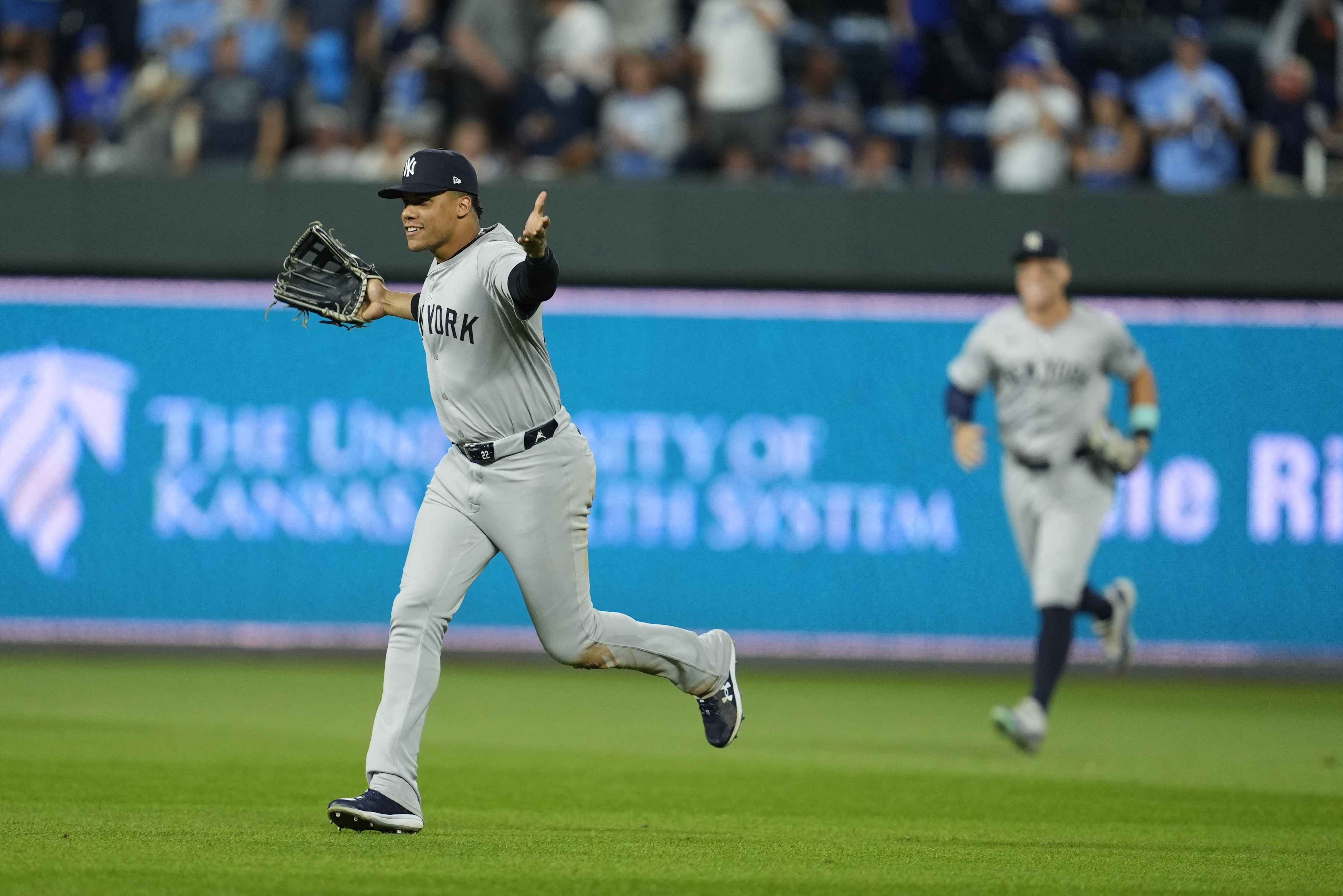 Yankees close out Royals in KC, clinch ALCS berth with 31 Game 4 win