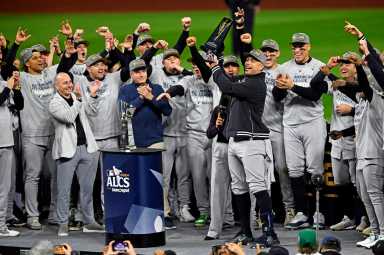 Yankees celebrate ALCS heading to World Series