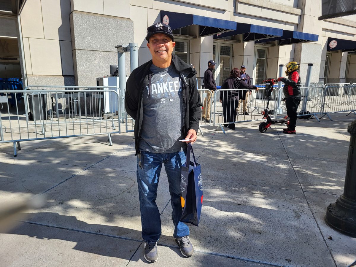 Yankees fans celebrate team's first World Series appearance in 15 years with championship merch 3