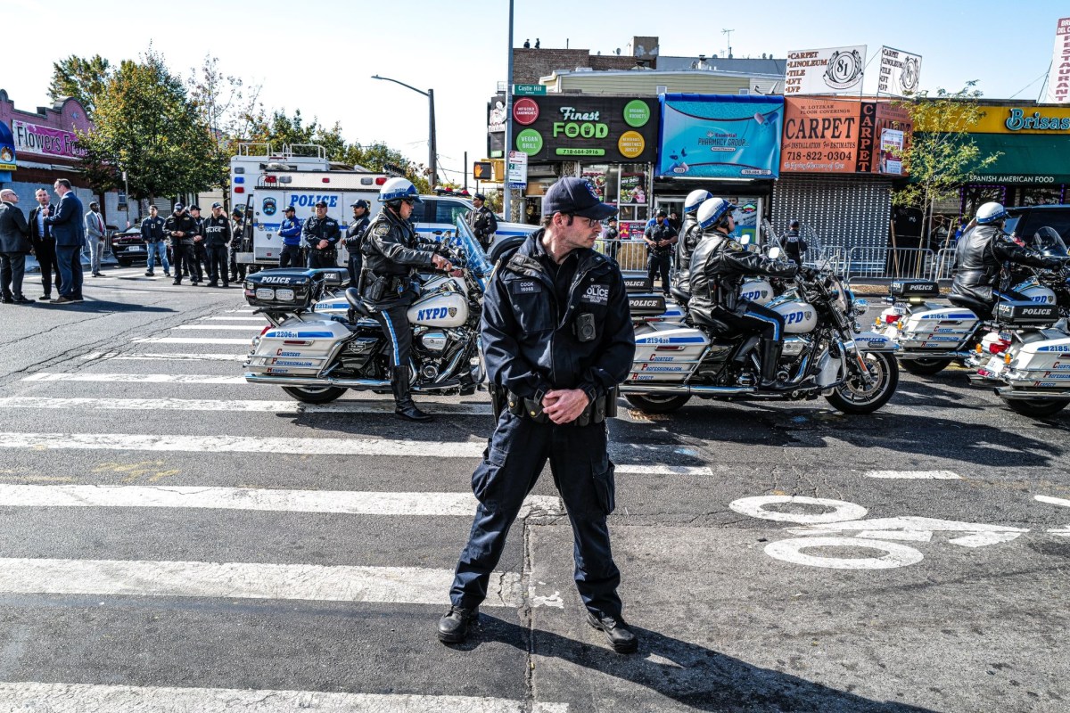 Donald Trump visits Bronx barbershop, but former president doesn’t get a trim, owner says 3