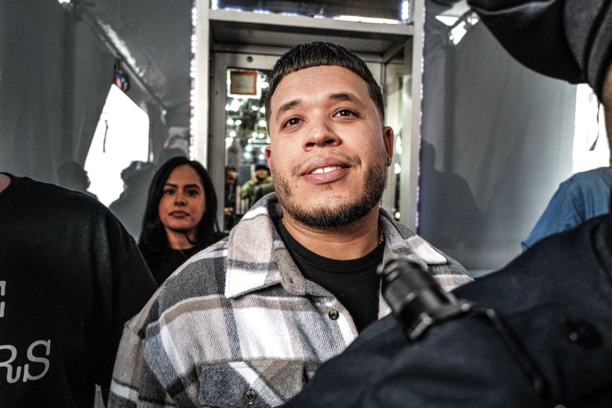 Donald Trump visits Bronx barbershop, but former president doesn’t get a trim, owner says 5
