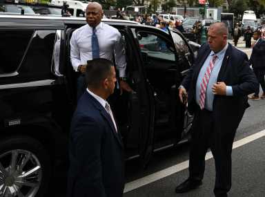 Mayor Adams arrives to court.