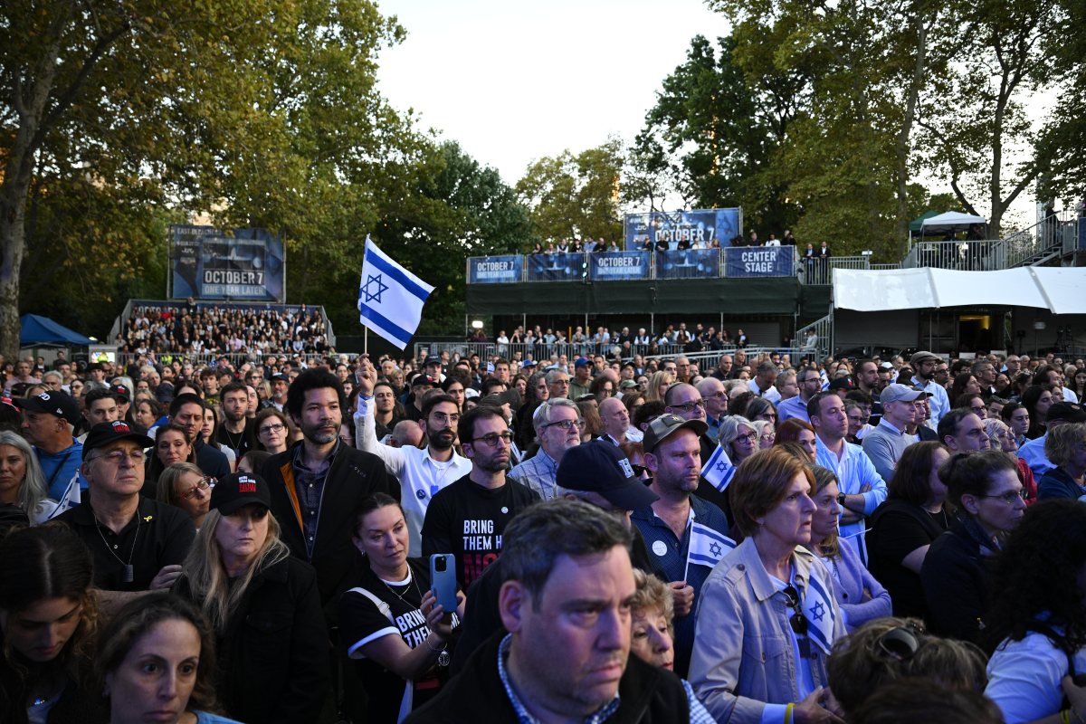 Oct. 7 anniversary: Thousands gather in Central Park to mourn hostages and victims at memorial ceremony 2