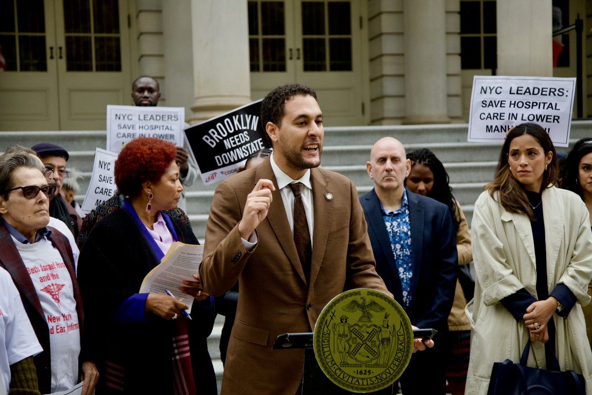 City Council rallies in effort to stop hospital closures in Lower Manhattan and Brooklyn 2 City Council member speaks at hospital closure rally