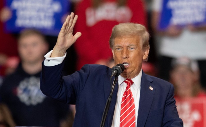 Advocates push Hochul to start congestion pricing before Trump takes over 2