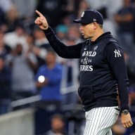 Aaron Boone of Yankees making call to bullpen