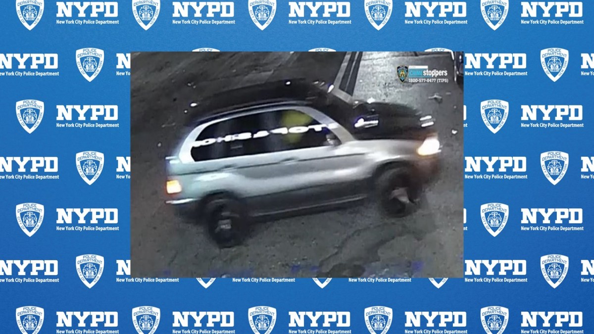 Bronx cops seek suspect for group assault in supermarket parking lot 2