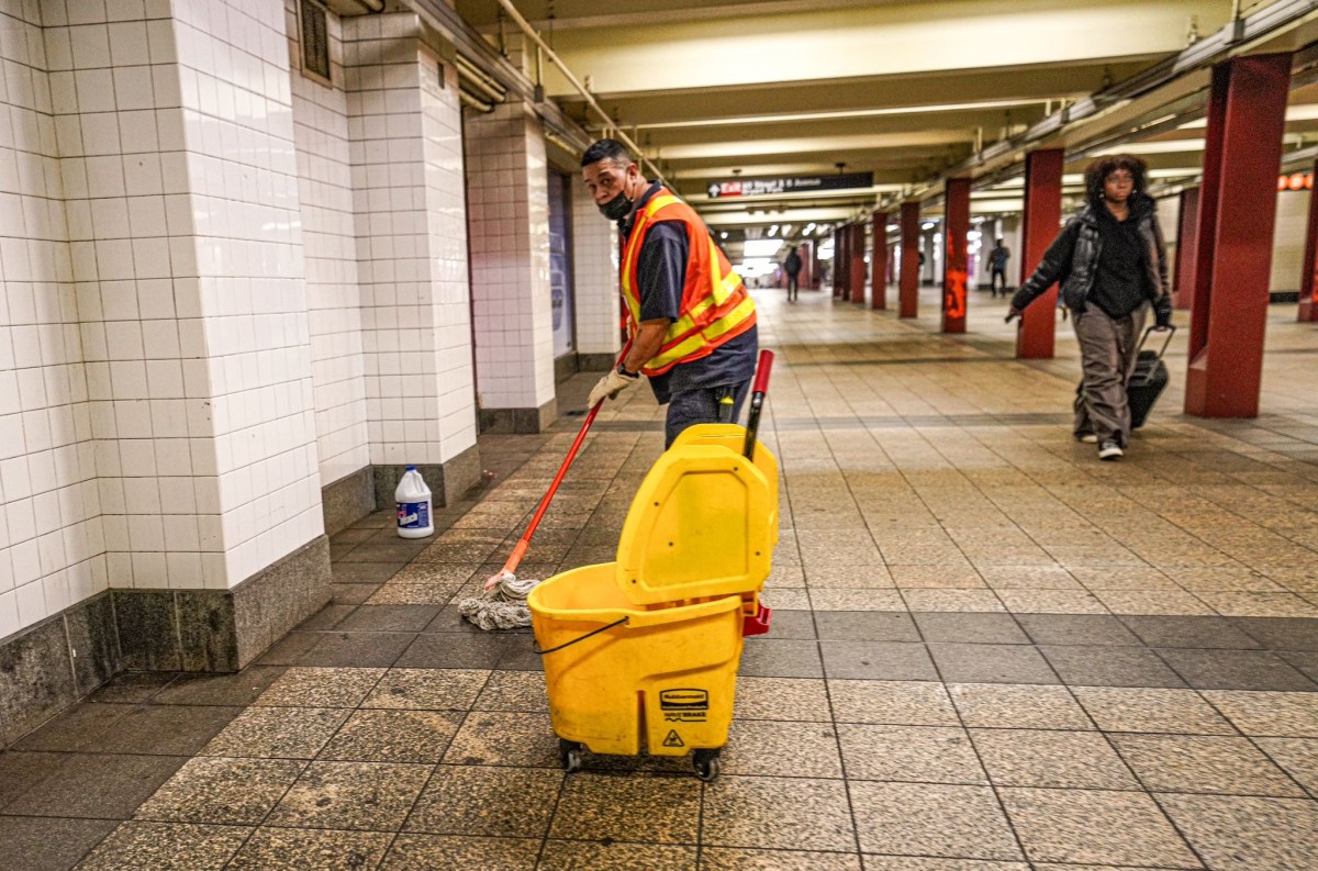 Subway slashing: Man attacked during argument at Bryant Park station, cops say 3
