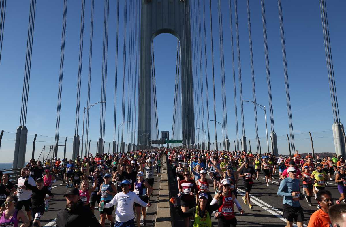 NYC MARATHON | How the city preps the marathon route for runners and spectators alike 1 Athletics - 2024 TCS New York City Marathon - New York, United States - November 3, 2024 General view of runners on the Verrazzano-Narrows Bridge during the marathon.