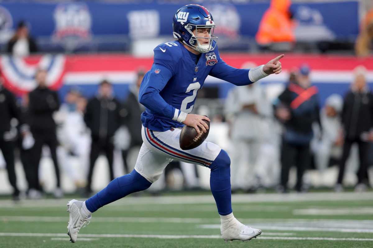 East Rutherford, New Jersey, USA; New York Giants quarterback Drew Lock (2) looks to pass as he runs with the ball against the New Orleans Saints during the fourth quarter at MetLife Stadium.