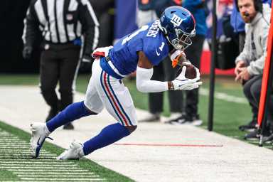 New York Giants wide receiver Malik Nabers (1) makes a catch during the first half against the Baltimore Ravens at MetLife Stadium.