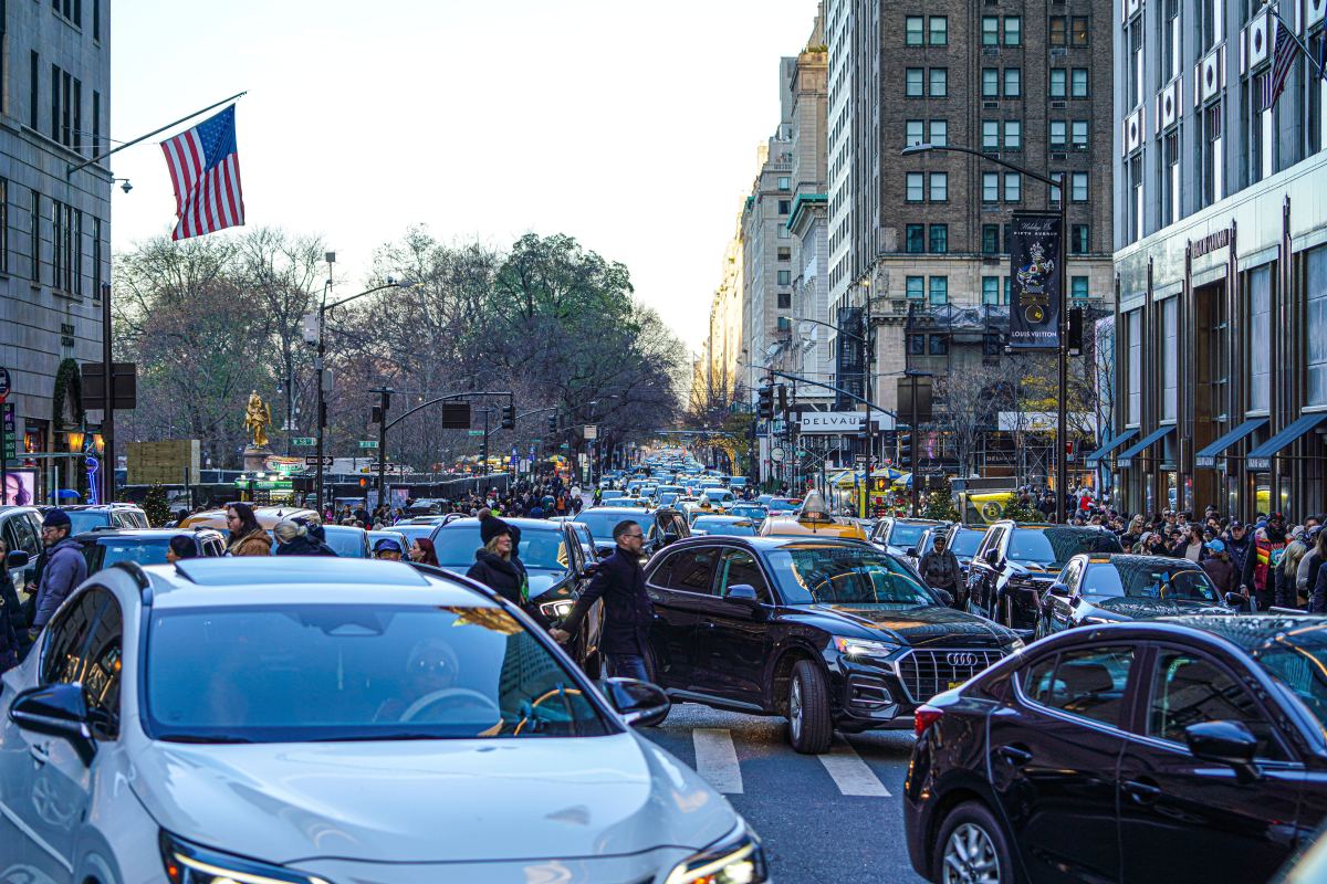 Walk this way: Fifth Avenue to become a pedestrian paradise in $150 million+ redesign plan 2 Traffic on Fifth Avenue