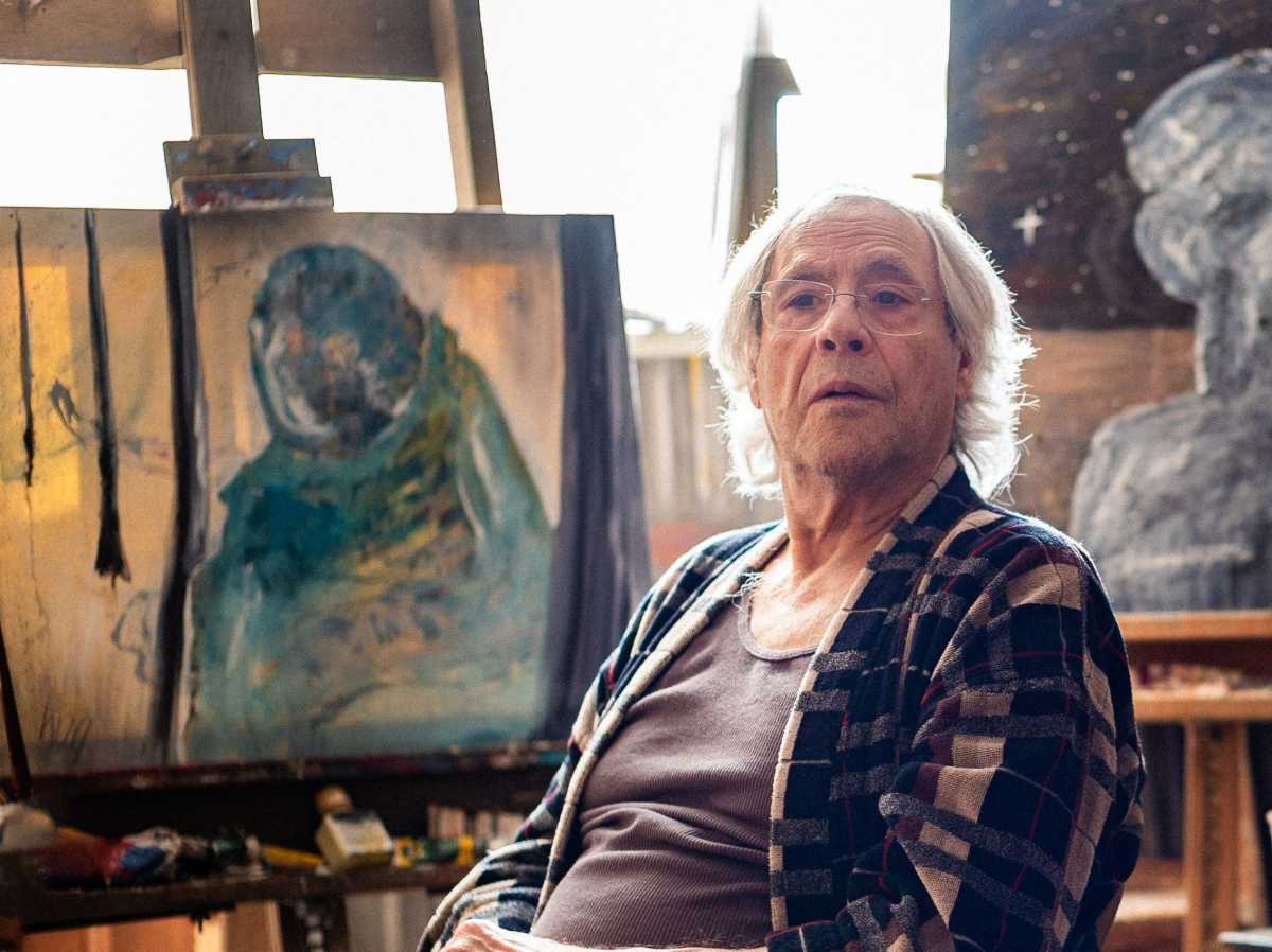 Robert Klein in a scene from Notice to Quit