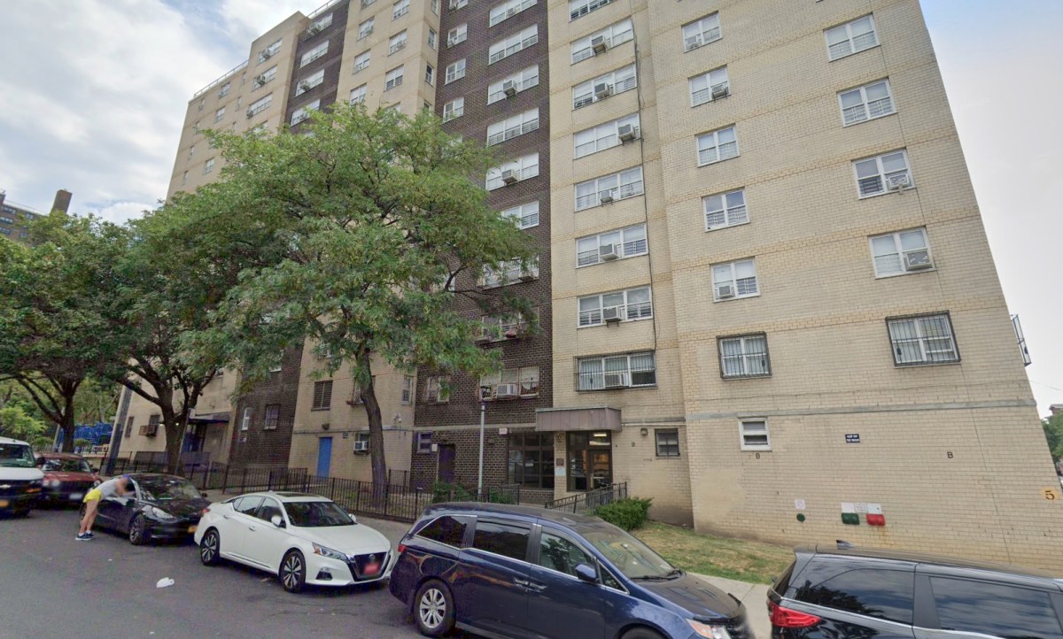 Brooklyn shooting suspect sought for wounding teen in hail of bullets 2 Site of Brooklyn shooting where teen was wounded